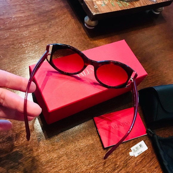 Beautiful authentic Valentino Burgandy Tortoise Shell Sunglasses-New in Box - Picture 7 of 16